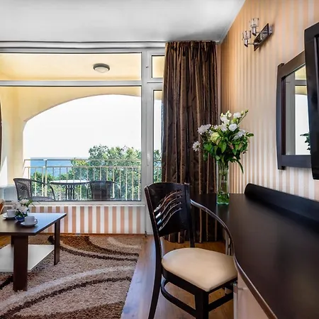 Elpida Hotel 4*