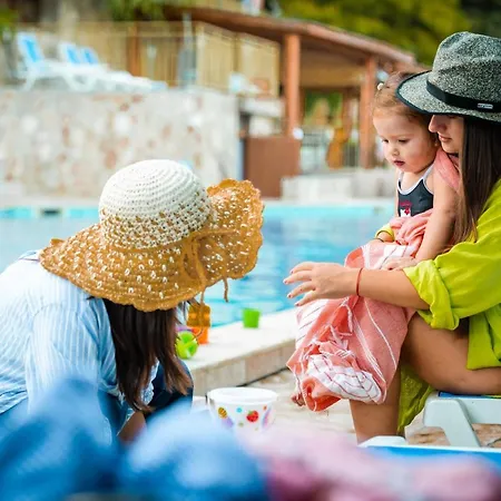 Elpida 4* غولدن ساندز