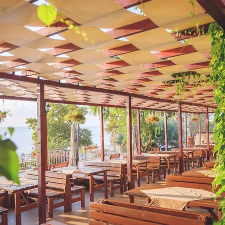 Elpida Hotel