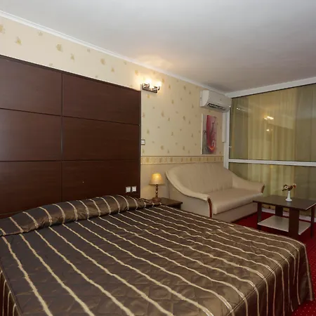 Elpida Hotel