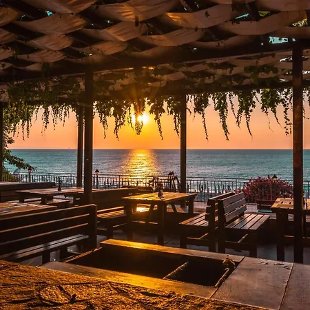 Elpida Hotel